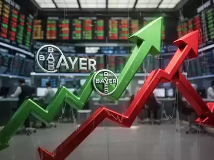 Ein dynamisches Bild mit einem grünen Pfeil, der nach oben zeigt, und einem roten Pfeil, der nach unten zeigt, vor einem unscharfen Hintergrund eines Handelsraums. - Foto: über boerse-global.de