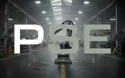 Eine gedämpfte, abstrakte Szene in der Automobilindustrie. Leere, schwach beleuchtete Fabrikhalle mit einem einzelnen, symbolischen Roboterarm. - Foto: über boerse-global.de