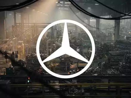 Abstrakte Darstellung der Automobilindustrie mit dem Thema Mehraufwand bei gleichbleibendem Ertrag. Fokussiert auf industrielle Atmosphäre und wirtschaftliche Stimmung. - Foto: über boerse-global.de