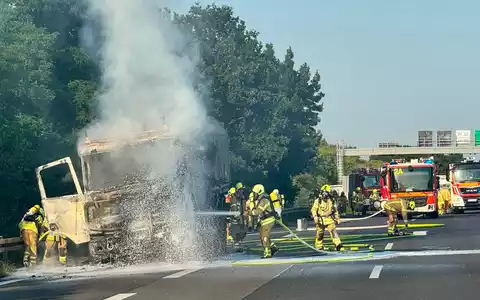 FW Hannover: LKW- Brand auf der Autobahn - Foto: presseportal.de