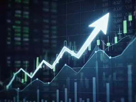 Eine stilisierte, aufwärts gerichtete Pfeilgrafik über verschwommenen Finanzdaten, die einen starken Kursanstieg symbolisiert. - Foto: über boerse-global.de
