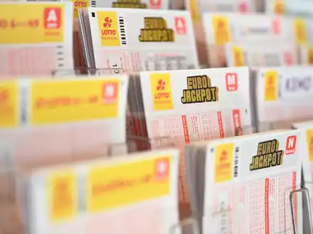 Mehr als 87 Millionen Euro gehen nach der Ziehung nach Nordrhein-Westfalen. (Symbolbild) - Foto: Shireen Broszies/dpa