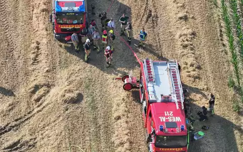 FW Alpen: Flächenbrand bei Erntearbeiten - Foto: presseportal.de