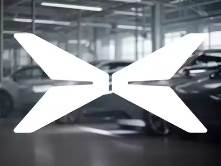 Abstrakte, atmosphärische Szene, die die Automobilindustrie darstellt, mit einem Gefühl von vorsichtigem Optimismus und strategischen Finanzmanövern. - Foto: über boerse-global.de