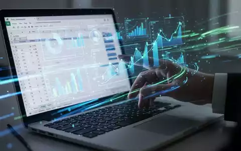 Eine Hand interagiert mit einer holografischen Projektion von Finanzdatenvisualisierungen über einem Laptop mit einer Excel-Tabelle. - Foto: über boerse-global.de