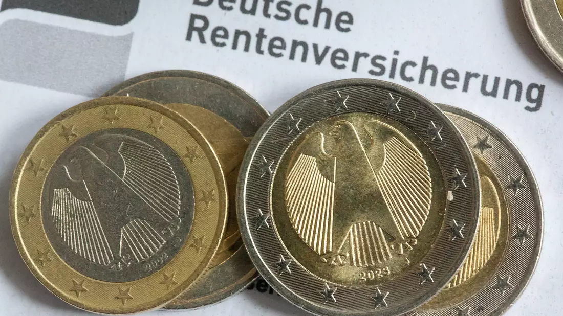 Rentnerinnen und Rentner bekommen höhere Bezüge. (Symbolbild) - Bild: Fernando Gutierrez-Juarez/dpa