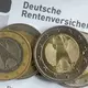 Rentnerinnen und Rentner bekommen höhere Bezüge. (Symbolbild) - Bild: Fernando Gutierrez-Juarez/dpa