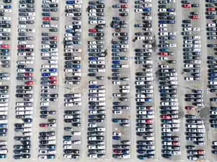 Chinesische Hersteller drängen auf den europäischen Markt. Für Volkswagen stellt sich die Frage, wie die Auslastung der Werke langfristig gesichert werden kann. (Symbolbild) - Foto: Julian Stratenschulte/dpa