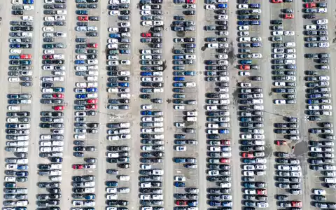 Chinesische Hersteller drängen auf den europäischen Markt. Für Volkswagen stellt sich die Frage, wie die Auslastung der Werke langfristig gesichert werden kann. (Symbolbild) - Foto: Julian Stratenschulte/dpa