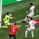 Ramin Rezaeian traf zum 1:1. - Bild: Maddy Grassy/AP/dpa