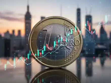 Ein Euro-Münze spiegelt einen steigenden Aktienchart wider, mit einer verschwommenen globalen Skyline im Hintergrund. - Foto: über boerse-global.de