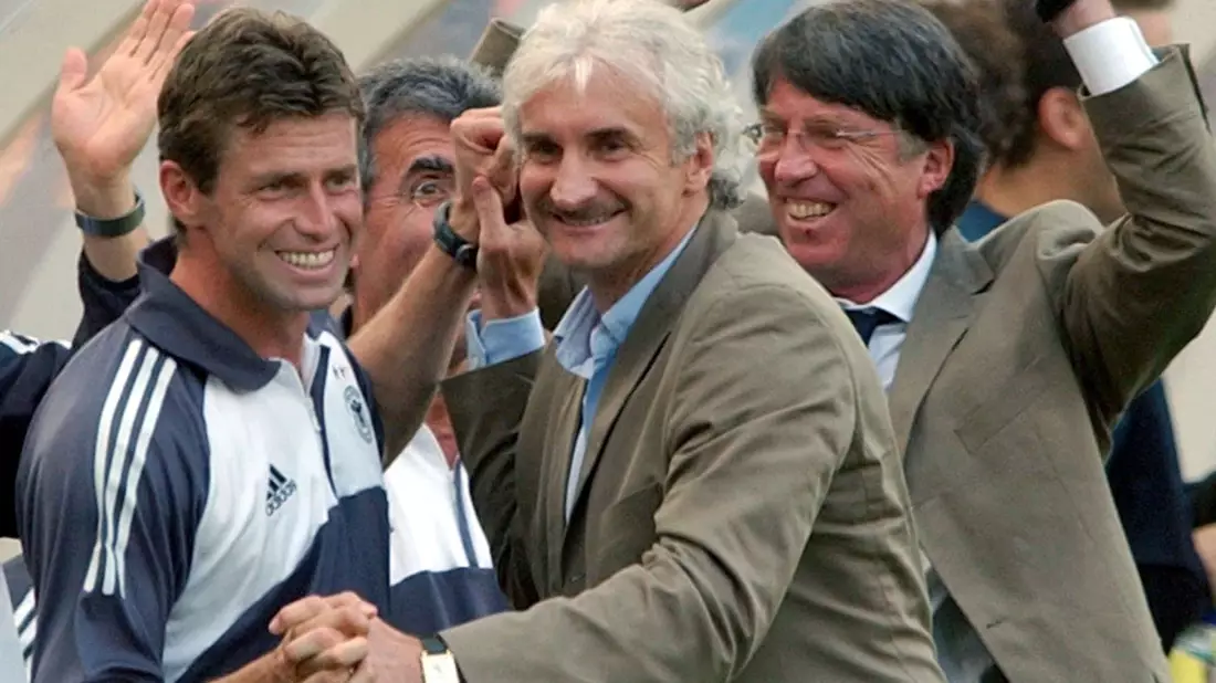 2002 feierte Rudi Völler als DFB-Teamchef einen Sieg gegen Paraguay. (Archivbild) - Bild: picture alliance / dpa