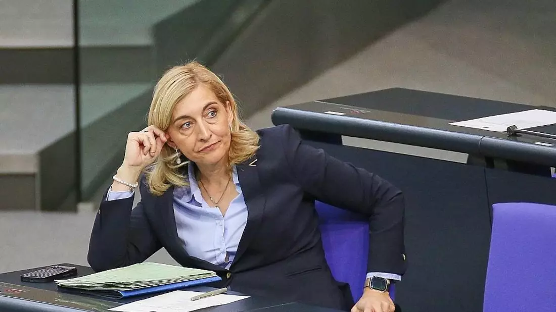 Warken verteidigt Sparvorschläge für Pflegeversicherung