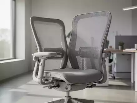 Ein moderner, ergonomischer Bürostuhl in Steingrau, gefertigt aus recycelten Materialien, in einem hellen, minimalistischen Büro. - Foto: über boerse-global.de