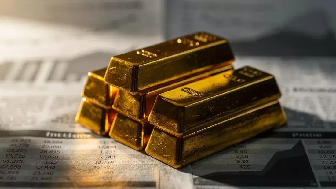 Gold Rebounds on PCE Data, Ends Week Lower Amid Fed Tightening