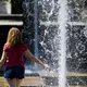 Auch am Sonntag bleibt es mit Werten um 40 Grad weiter sehr heiß - Abkühlung ist aber in Sicht. (Symbolbild) - Bild: Moritz Frankenberg/dpa