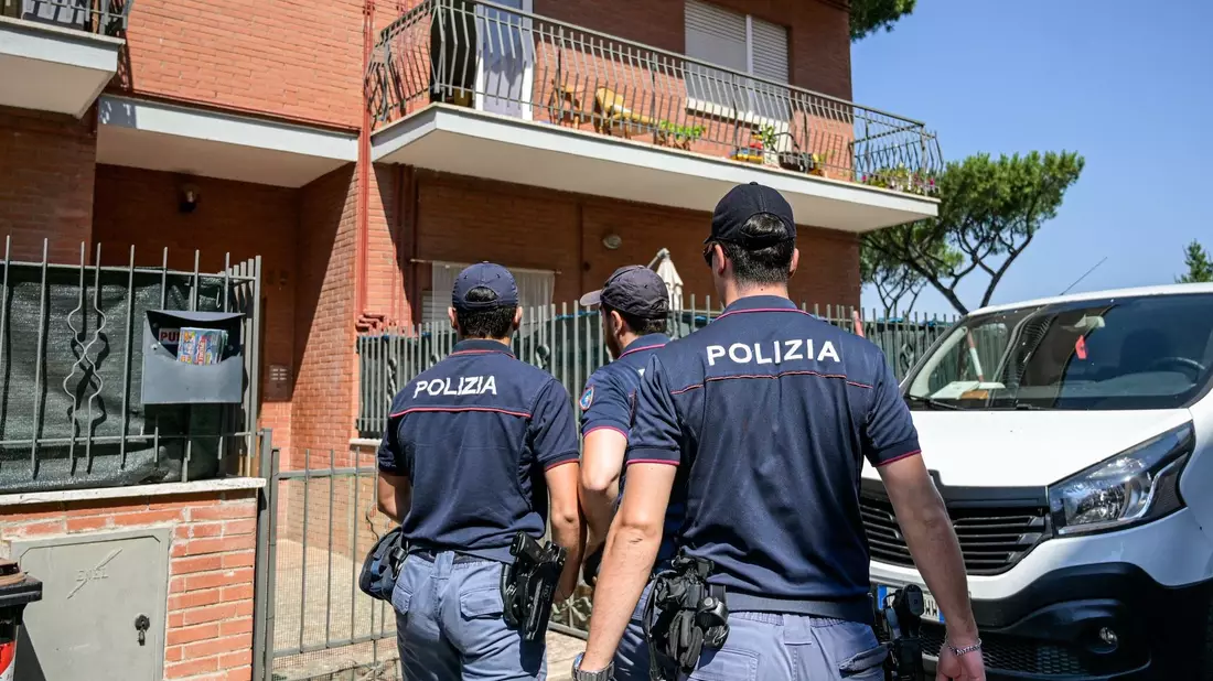 Nach dem Mord an einem Ehepaar und ihrer kleinen Tochter in Rom fahndet die italienische Polizei nach einem Verdächtigen, bei dem es sich um einen Bekannten der Familie handeln soll. - Bild: Valentina Stefanelli/LaPresse via ZUMA Press/dpa
