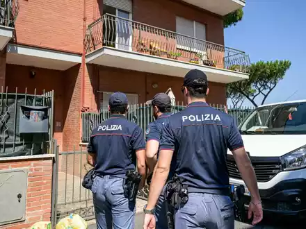 Nach dem Mord an einem Ehepaar und ihrer kleinen Tochter in Rom fahndet die italienische Polizei nach einem Verdächtigen, bei dem es sich um einen Bekannten der Familie handeln soll. - Foto: Valentina Stefanelli/LaPresse via ZUMA Press/dpa