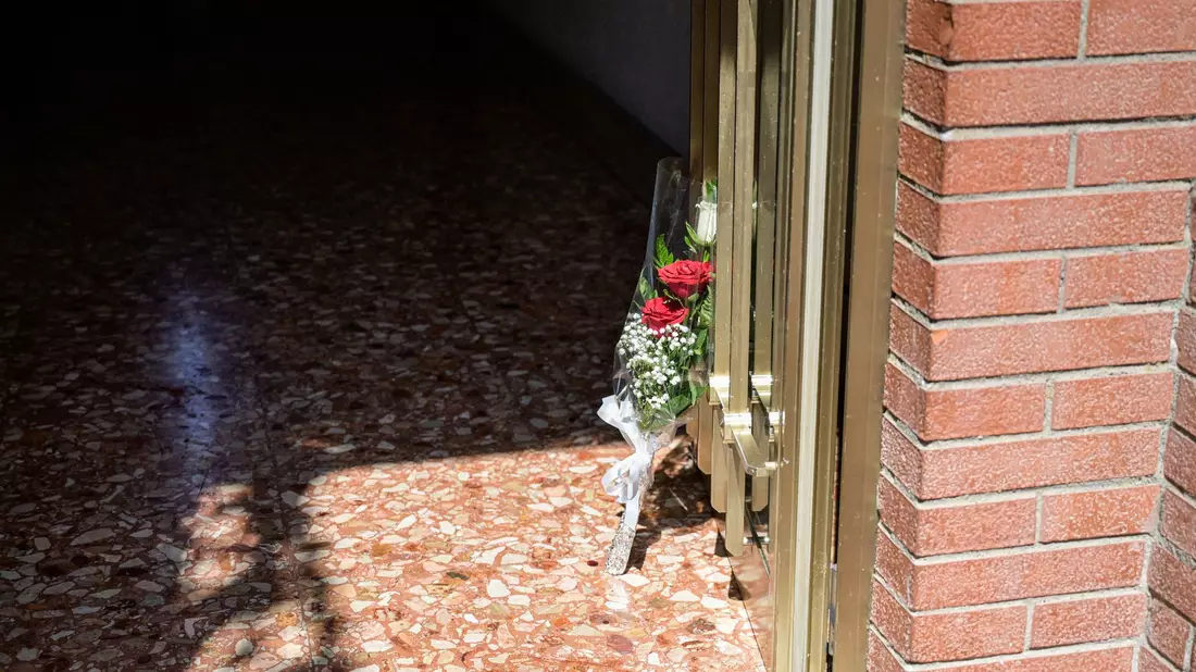 Nachbarn der Ermordeten berichteten von einem lautstarken Streit in der Wohnung der Familie.  - Bild: Valentina Stefanelli/LaPresse via ZUMA Press/dpa