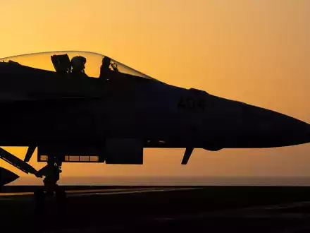 US-Militär verkündete, neue Angriffe auf Ziele im Iran geflogen zu haben. (Archivbild) - Foto: Bernat Armangue/AP/dpa