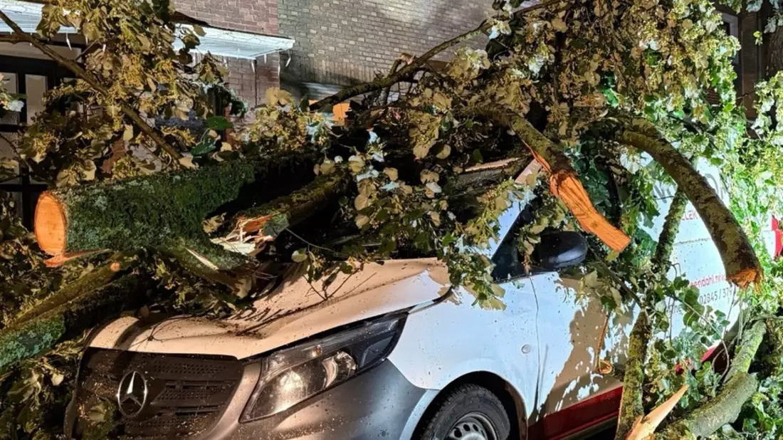 FW Neukirchen-Vluyn: Nach Hitzewelle: Gewitterfront löst Vollalarm bei der Feuerwehr Neukirchen-Vluyn aus - Bild: presseportal.de