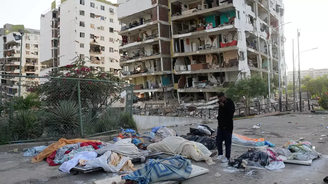 Unter den Trümmern eingestürzter Gebäude werden weiter tausende Verschüttete in Venezuela vermutet. Neben Leichen werden auch immer wieder Überlebende geborgen.  - Bild: Fernando Vergara/AP/dpa