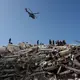 Auch international trifft erste Hilfe in Venezuela ein, um sich an der Suche nach Verschütteten zu beteiligen.  - Bild: Fernando Vergara/AP/dpa