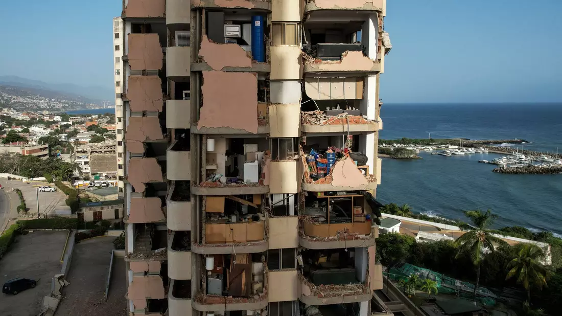 Viele Gebäude sind nach den Beben so schwer beschädigt oder einsturzgefährdet, dass ihre Bewohner nicht nach Hause zurückkehren dürfen.  - Bild: Matias Delacroix/AP/dpa