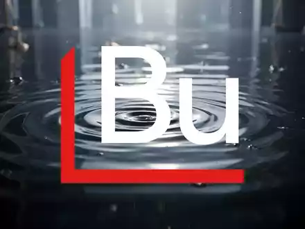 Abstrakte, atmosphärische Darstellung des Rechtsfinanzsektors mit ruhigem, dunklem Wasser, das Liquidität und Stabilität andeutet. - Foto: über boerse-global.de