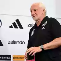 Rudi Völler ist bei der WM als Mutmacher für die DFB-Elf gefordert.  - Foto: Federico Gambarini/dpa