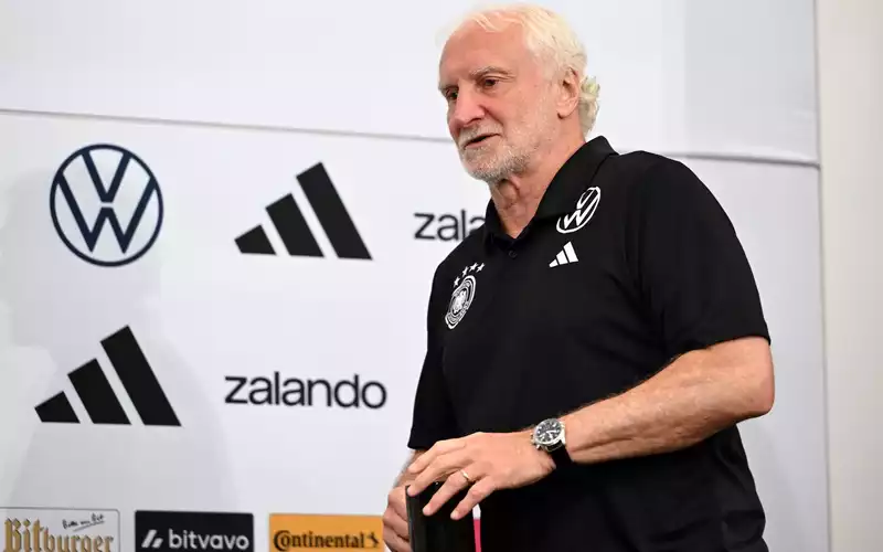 Rudi Völler ist bei der WM als Mutmacher für die DFB-Elf gefordert.  - Foto: Federico Gambarini/dpa