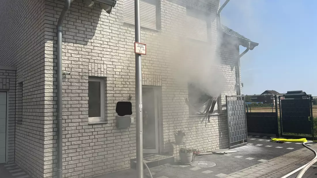 FW Düren: Küchenbrand in Düren - Dritter Feuerwehreinsatz des Tages - Bild: presseportal.de