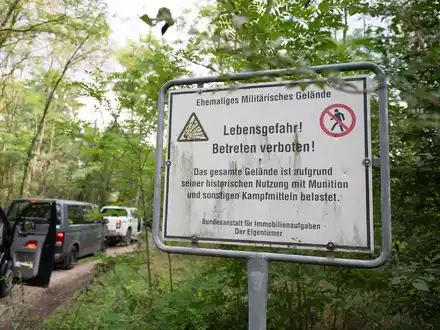 Die Gohrischheide gilt wegen der dort im Boden liegenden Altmunition als besonders schwierig für Löscharbeiten. (Archivbild) - Foto: Sebastian Kahnert/dpa