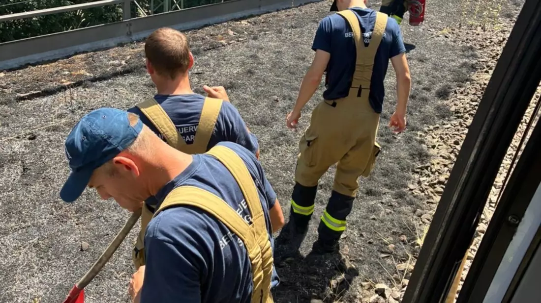 FW Stuttgart: Stuttgarter Feuerwehr löscht erneuten Vegetationsbrand am Hauptbahnhof - Bild: presseportal.de
