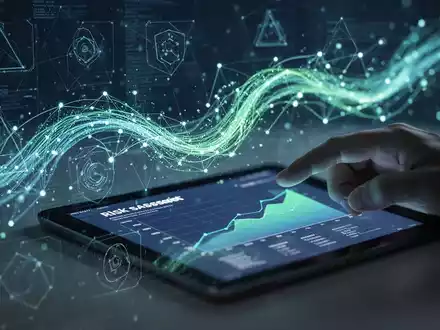 Abstrakte Darstellung von Datenflüssen und regulatorischen Strukturen mit einer Hand, die ein Tablet mit Risikobewertung hält. - Foto: über boerse-global.de