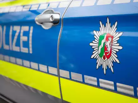 Die Polizei bittet Zeugen, sich zu melden. (Symbolbild) - Foto: Friso Gentsch/dpa