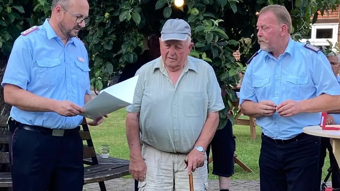 FW Flotwedel: 70 Jahre im Dienst der Feuerwehr: Besonderes Jubiläum beim Sommerfest in Bockelskamp - Bild: presseportal.de