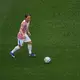 Spielt im Alter von 40 Jahren wohl seine letzte WM: Kroatiens Fußball-Legende Luka Modric.  - Bild: Matt Rourke/AP/dpa