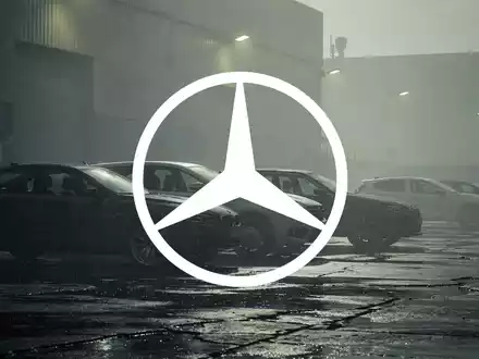 Eine abstrakte, atmosphärische Szene, die den Automobilsektor darstellt, mit gedämpften Farben und einer Stimmung des Rückgangs. - Foto: über boerse-global.de