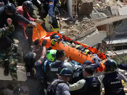 Der 11-jährige Moisés Calzadilla wurde lebend geborgen.  - Foto: Fernando Vergara/AP/dpa
