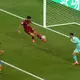 Portugals Ruben Neves klärt den Ball kurz vor der Torlinie. - Bild: Marta Lavandier/AP/dpa