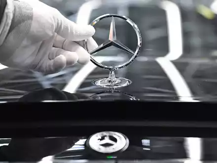 Die mit dem Stern - 100 Jahre Marke Mercedes-Benz. (Archivbild) - Foto: Bernd Weißbrod/dpa