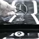 Die mit dem Stern - 100 Jahre Marke Mercedes-Benz. (Archivbild) - Bild: Bernd Weißbrod/dpa