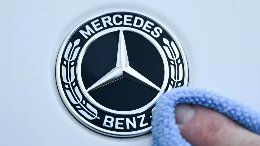 Experte zum Mercedes-Stern: Einfachheit, Zeitlosigkeit und hohe Wiedererkennbarkeit. (Archivbild) - Bild: Bernd Weißbrod/dpa