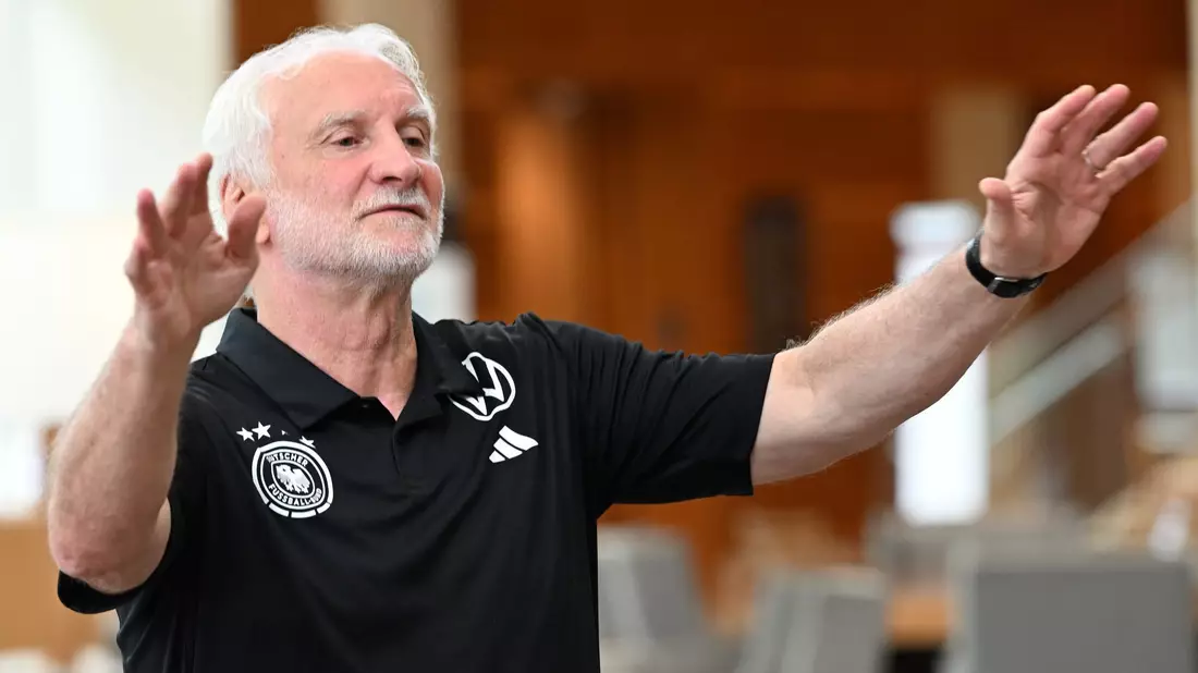 Rudi Völler zerstreut vor dem ersten K.-o-Spiel die Zweifel am Erfolg der DFB-Elf.  - Bild: Federico Gambarini/dpa