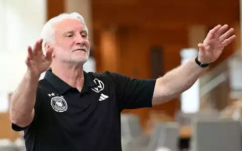 Rudi Völler zerstreut vor dem ersten K.-o-Spiel die Zweifel am Erfolg der DFB-Elf.  - Foto: Federico Gambarini/dpa