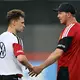 Der Bundestrainer und sein Kapitän sind ständig im intensiven Austausch.  - Bild: Federico Gambarini/dpa