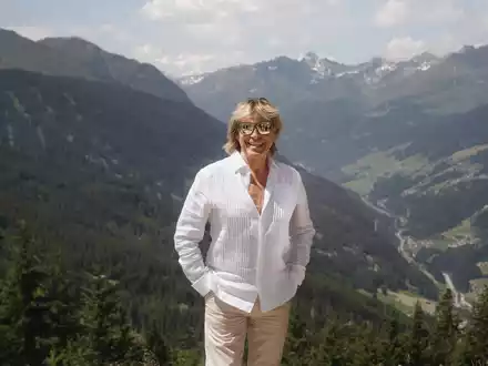Sommer Opening mit „Herz & Gfühl“: Bärige Stimmung mit Schlagerstar Hansi Hinterseer in See im Paznaun - Foto: presseportal.de