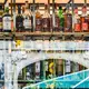 Die Steuer auf hochprozentige alkoholische Getränke soll 2027 steigen. (Archivbild) - Bild: Jens Kalaene/dpa
