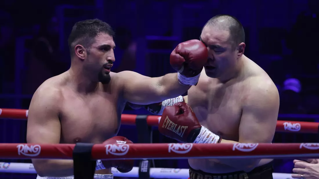 Interimstitel als Belohnung: Kabayel vs. Zhang.  - Bild: Wang Haizhou/XinHua/dpa